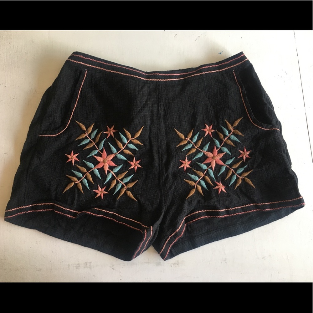 Black embroidered shorts🖤